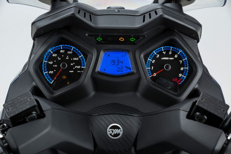 SYM-Joymax-Z+-125-2021-estudio-3