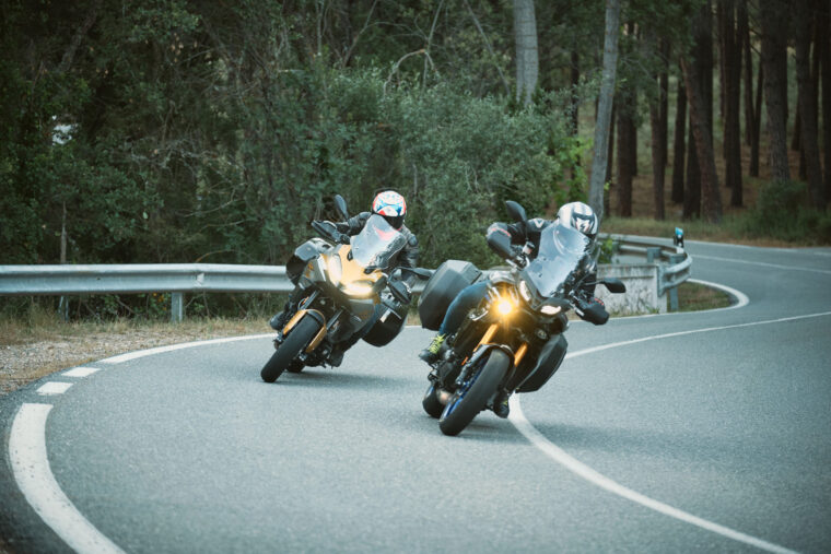 Yamaha-Tracer-9-GT-vs-BMW-F-900-XR-2021-3