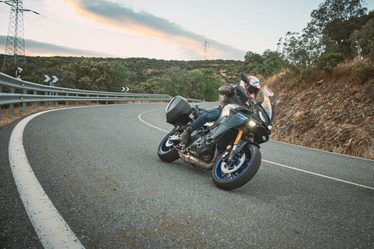 Yamaha-Tracer-9-GT-vs-BMW-F-900-XR-2021-32