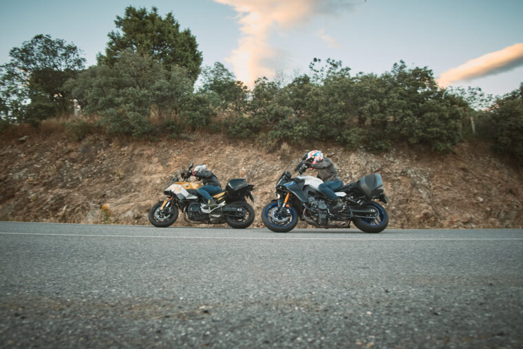 Yamaha-Tracer-9-GT-vs-BMW-F-900-XR-2021-35