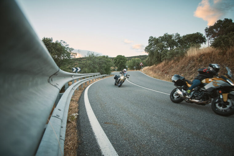 Yamaha-Tracer-9-GT-vs-BMW-F-900-XR-2021-36