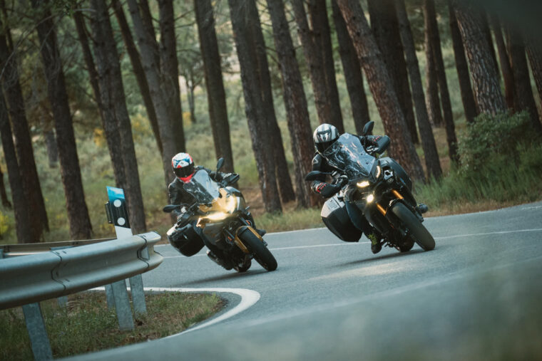 Yamaha-Tracer-9-GT-vs-BMW-F-900-XR-2021-6