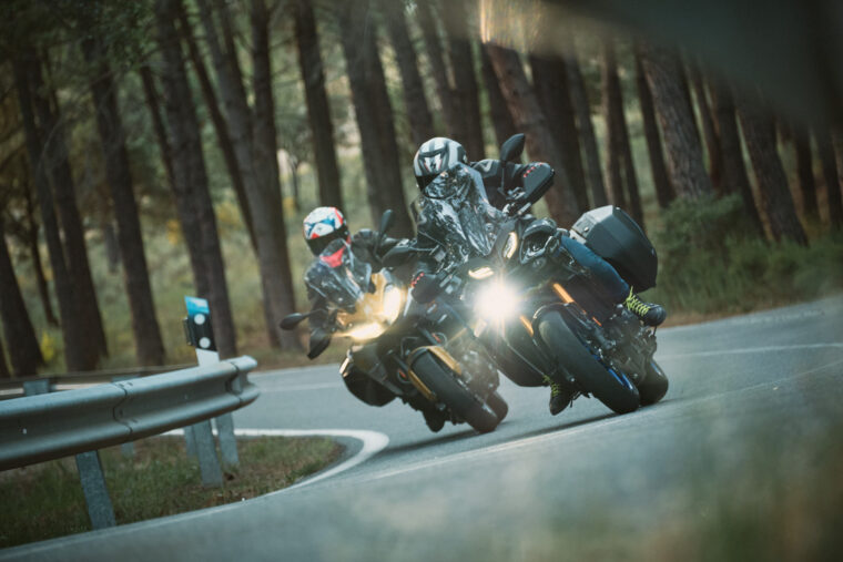 Yamaha-Tracer-9-GT-vs-BMW-F-900-XR-2021-8