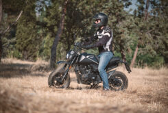 Prueba Brixton Crossfire 125 XS: La minimoto de Mad Max 3 Brixton Crossfire 125 XS prueba 8