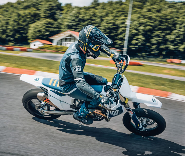 Husqvarna-FS-450-2022-supermoto