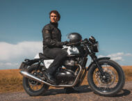 Royal Enfield celebra su 120º aniversario junto a Belstaff con una colección de ropa especial 12 Royal Enfield Belstaff (15)
