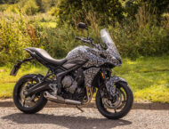 Triumph Tiger Sport 660 2022: ¡Primeras fotos y vídeo de la futura sport-tourer! 8 Triumph Tiger Sport 660 2022 prototipo (1)