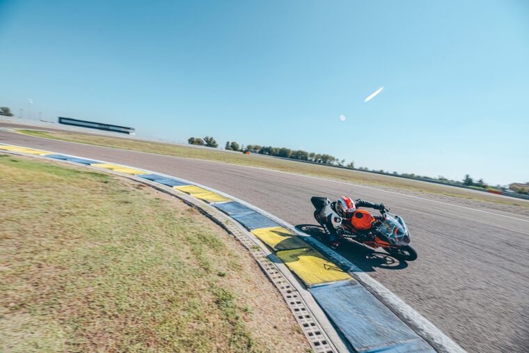 KTM RC 390 2022 Prueba - 140