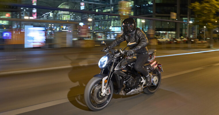 MV-Agusta-Brutale-1000-RS-2022-accion (00)