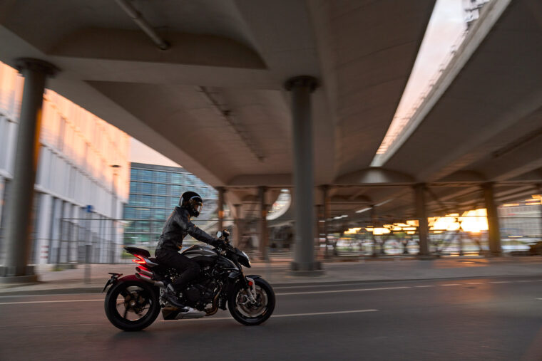 MV-Agusta-Brutale-1000-RS-2022-accion (1)