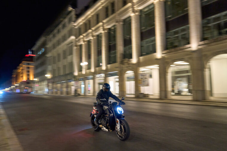 MV-Agusta-Brutale-1000-RS-2022-accion (13)