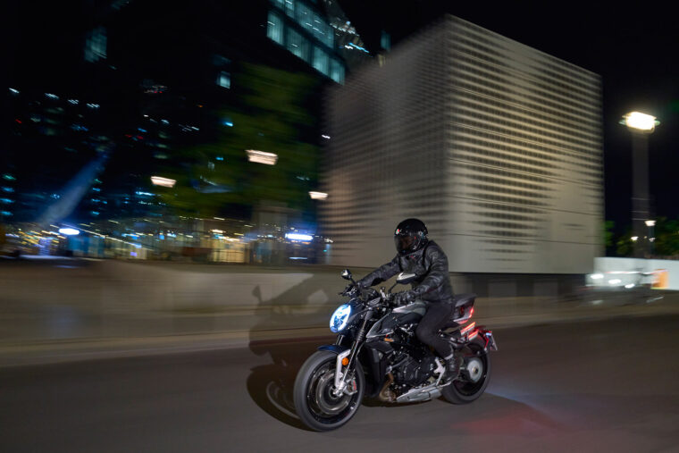 MV-Agusta-Brutale-1000-RS-2022-accion (16)