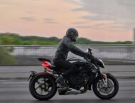 MV Agusta Brutale 1000 RS 2022 accion (3)