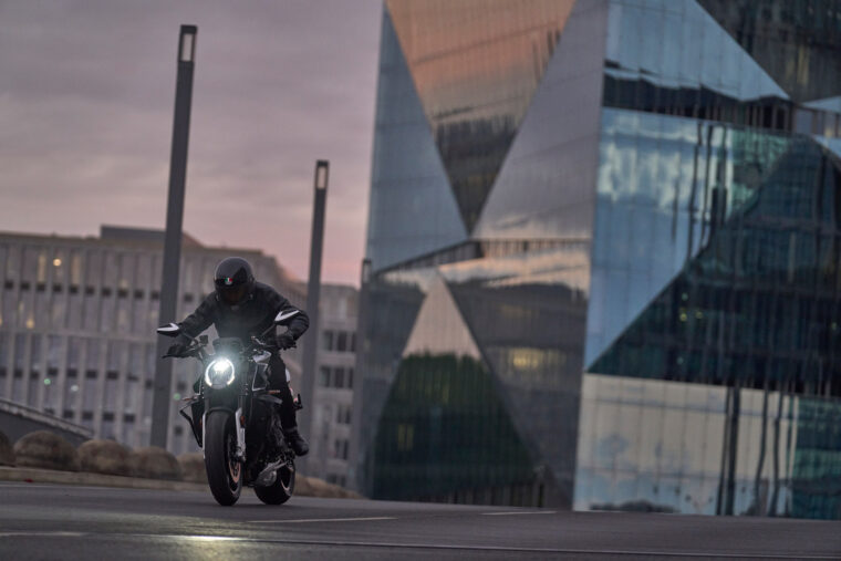 MV-Agusta-Brutale-1000-RS-2022-accion (6)