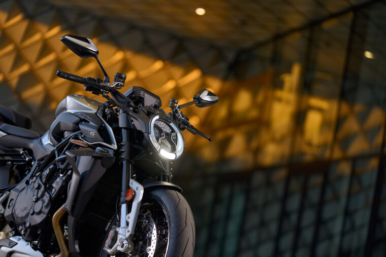 MV-Agusta-Brutale-1000-RS-2022-ambiente (10)