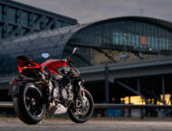 MV Agusta Brutale 1000 RS 2022 ambiente (2)