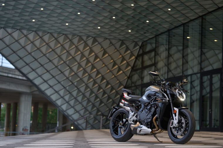 MV-Agusta-Brutale-1000-RS-2022-ambiente (5)