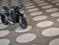 MV Agusta Brutale 1000 RS 2022 ambiente (9)
