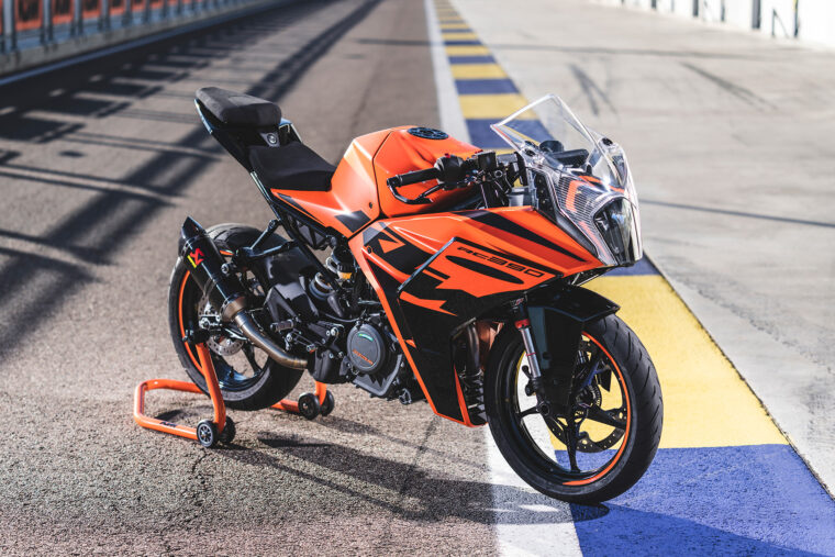 Prueba KTM RC 390 2022 Detalles - 11