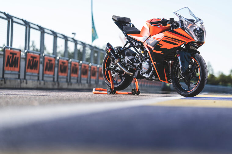 Prueba KTM RC 390 2022 Detalles - 12