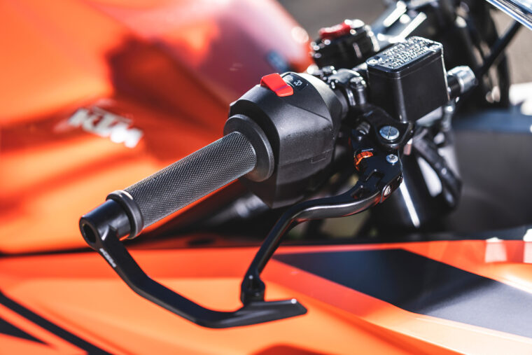 Prueba KTM RC 390 2022 Detalles - 36