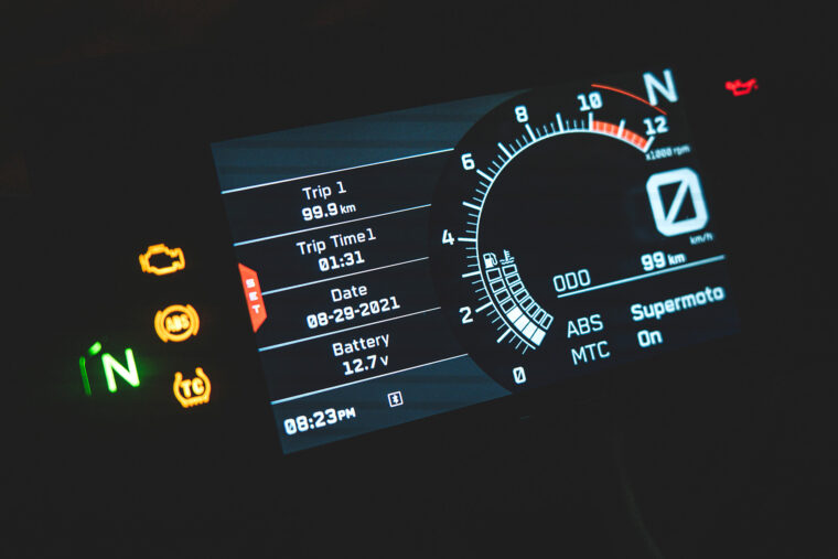 Prueba KTM RC 390 2022 Detalles - 4