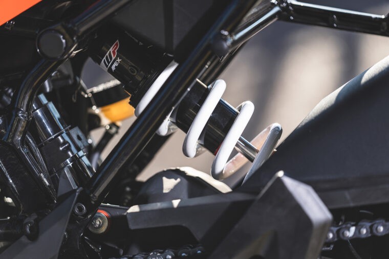 Prueba KTM RC 390 2022 Detalles - 57