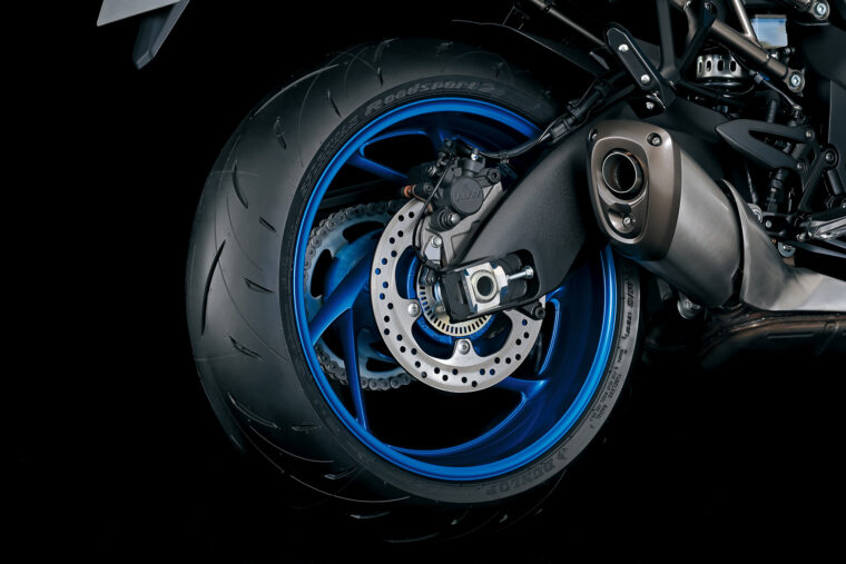 Suzuki-GSX-S1000GT-detalles-13