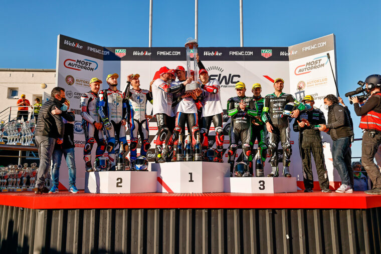 Yoshimura SERT, Campeón del Mundo de Resistencia 2021 en un final de infarto en Most 6 FIM EWC 6 Horas Most 2021 (6)