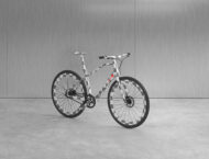 MV Agusta F3, centro de interés en una instalación artística presentada en el ComplexCon 9 MV Agusta F3 Crosby ComplexCon6