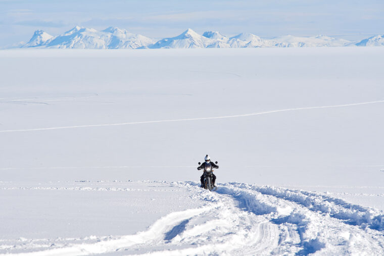 Royal-Enfield-Polo-Sur-previo-10