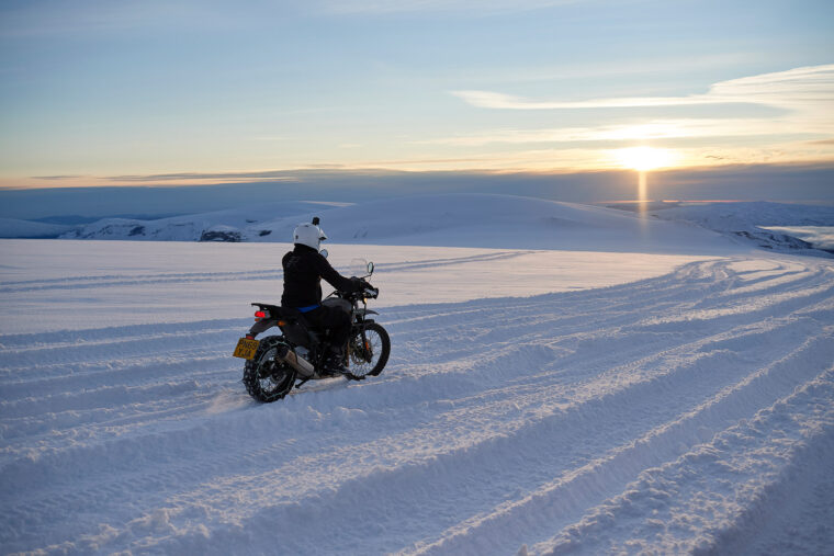 Royal-Enfield-Polo-Sur-previo-18