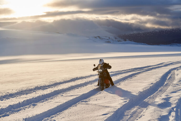 Royal-Enfield-Polo-Sur-previo-6