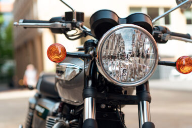 Triumph T100 Gold Line 2022 detalles 3