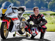 ¿Adiós a los anuncios de vehículos de combustión en 2025? 1 Yamaha R3 60 Aniversario 2022 (28)