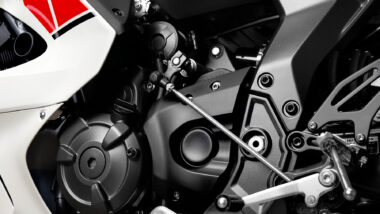 Yamaha R7 60 aniversario detalles 12