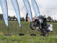 CFMoto 800 MT 2022 acción 25