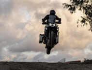 CFMoto 800 MT 2022 acción 43