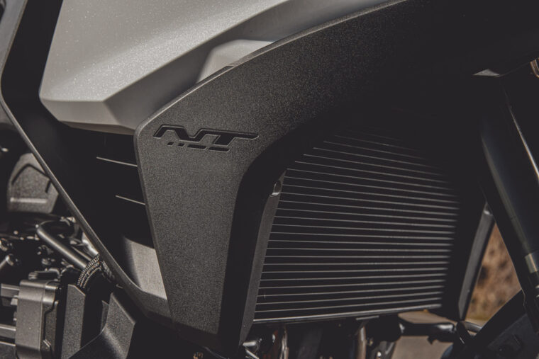 Honda NT1100 2022 Estaticas-3011