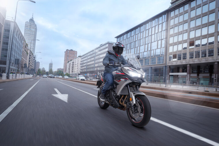 Kawasaki-Versys-650-2022- - 26