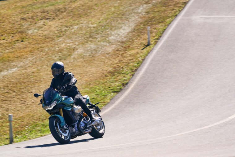 Moto-Guzzi-V100-Mandello-2022-dinamicas - 29