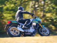 Moto Guzzi V100 Mandello 2022 dinamicas75