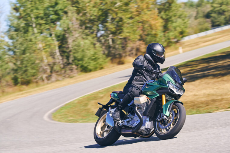 Moto-Guzzi-V100-Mandello-2022-dinamicas - 82