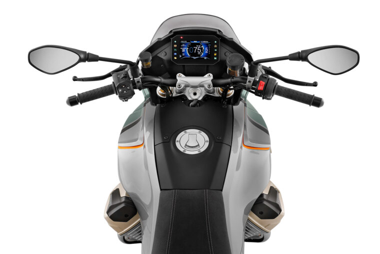 Moto-Guzzi-V100-Mandello-2022-estudio - 7