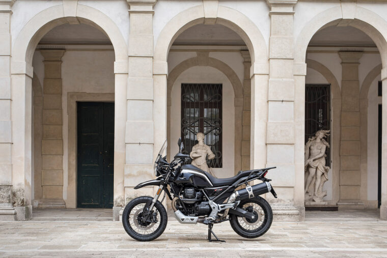 Moto-Guzzi-V85-TT-Guardia-d-Onore-2022- - 13