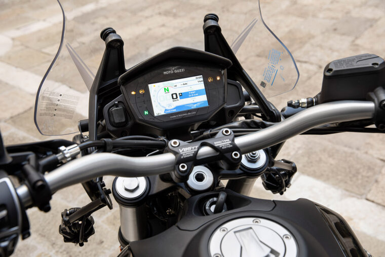 Moto-Guzzi-V85-TT-Guardia-d-Onore-2022- - 22