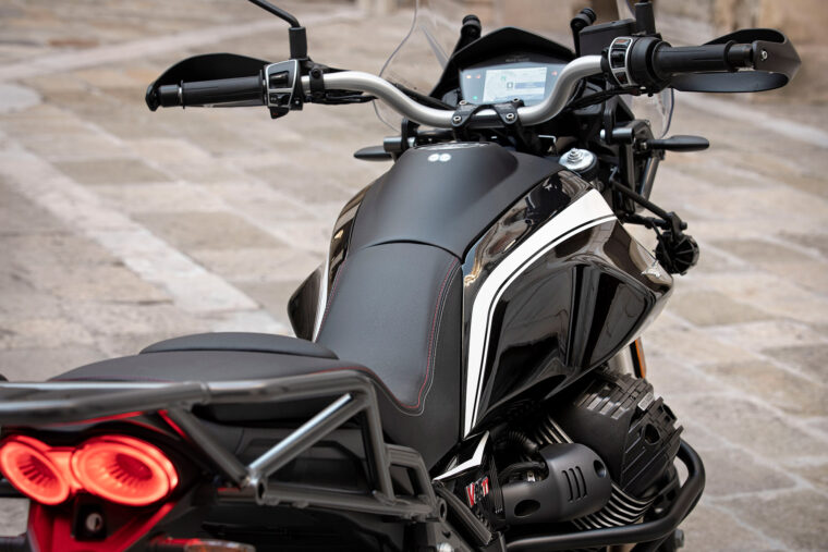 Moto-Guzzi-V85-TT-Guardia-d-Onore-2022- - 31