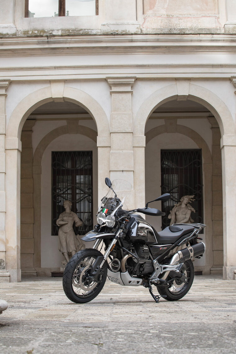 Moto-Guzzi-V85-TT-Guardia-d-Onore-2022- - 32