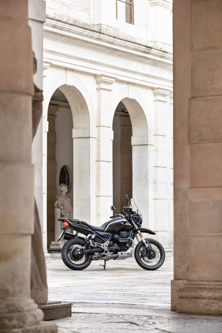 Moto-Guzzi-V85-TT-Guardia-d-Onore-2022- - 41