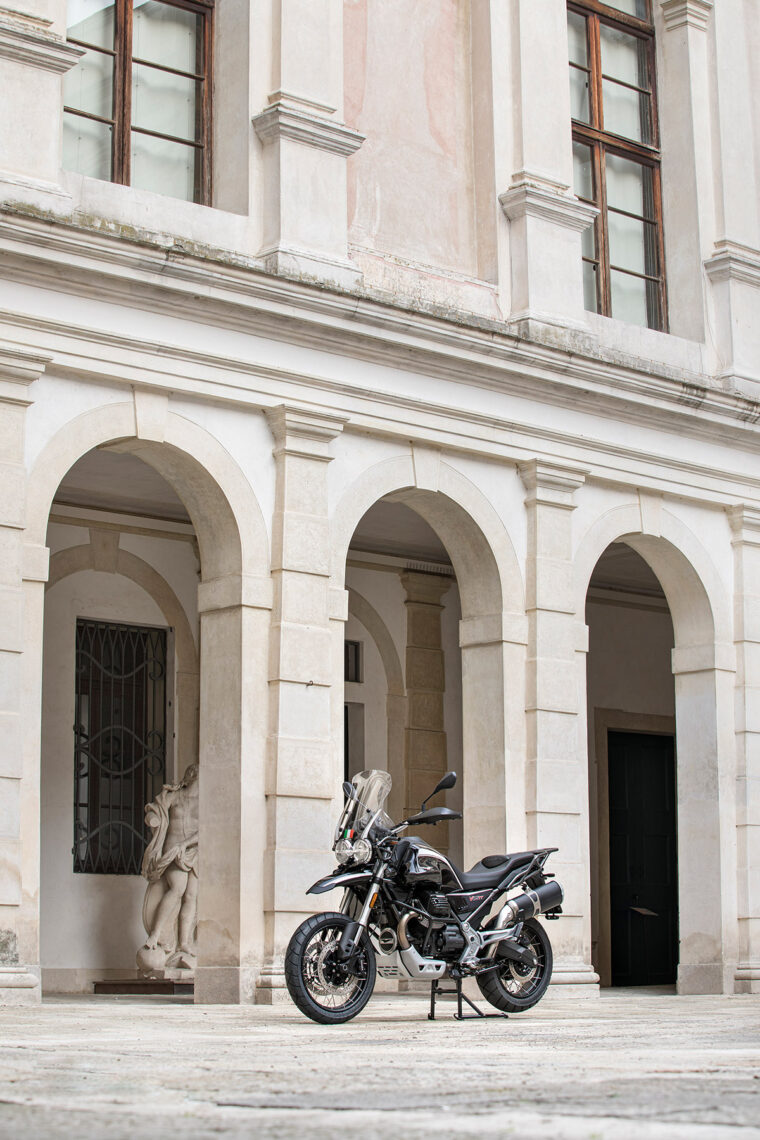 Moto-Guzzi-V85-TT-Guardia-d-Onore-2022- - 6